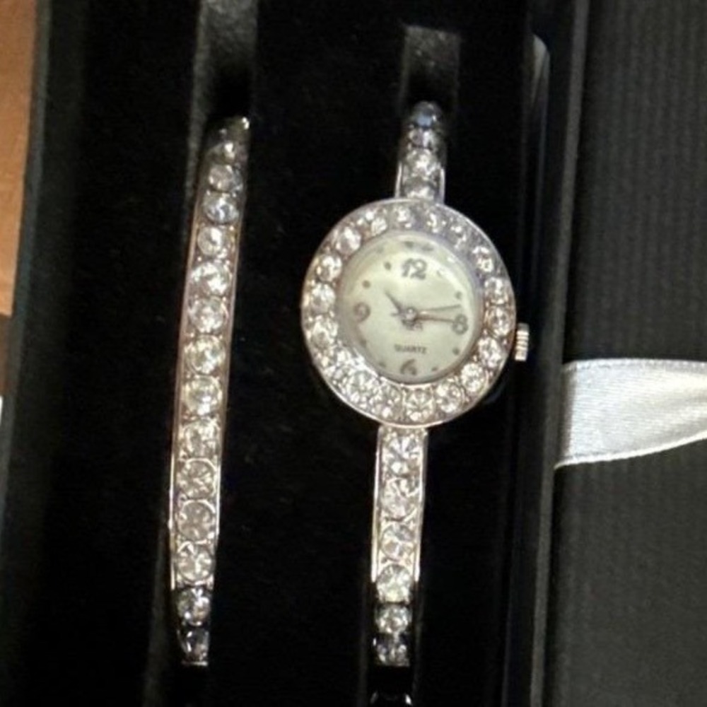 AVON Sparkling Crystal Bangle Watch Set with‎ Instruction Manual